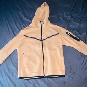 Men's Nike Tech Size Medium, Great Condition With Distressed Logo